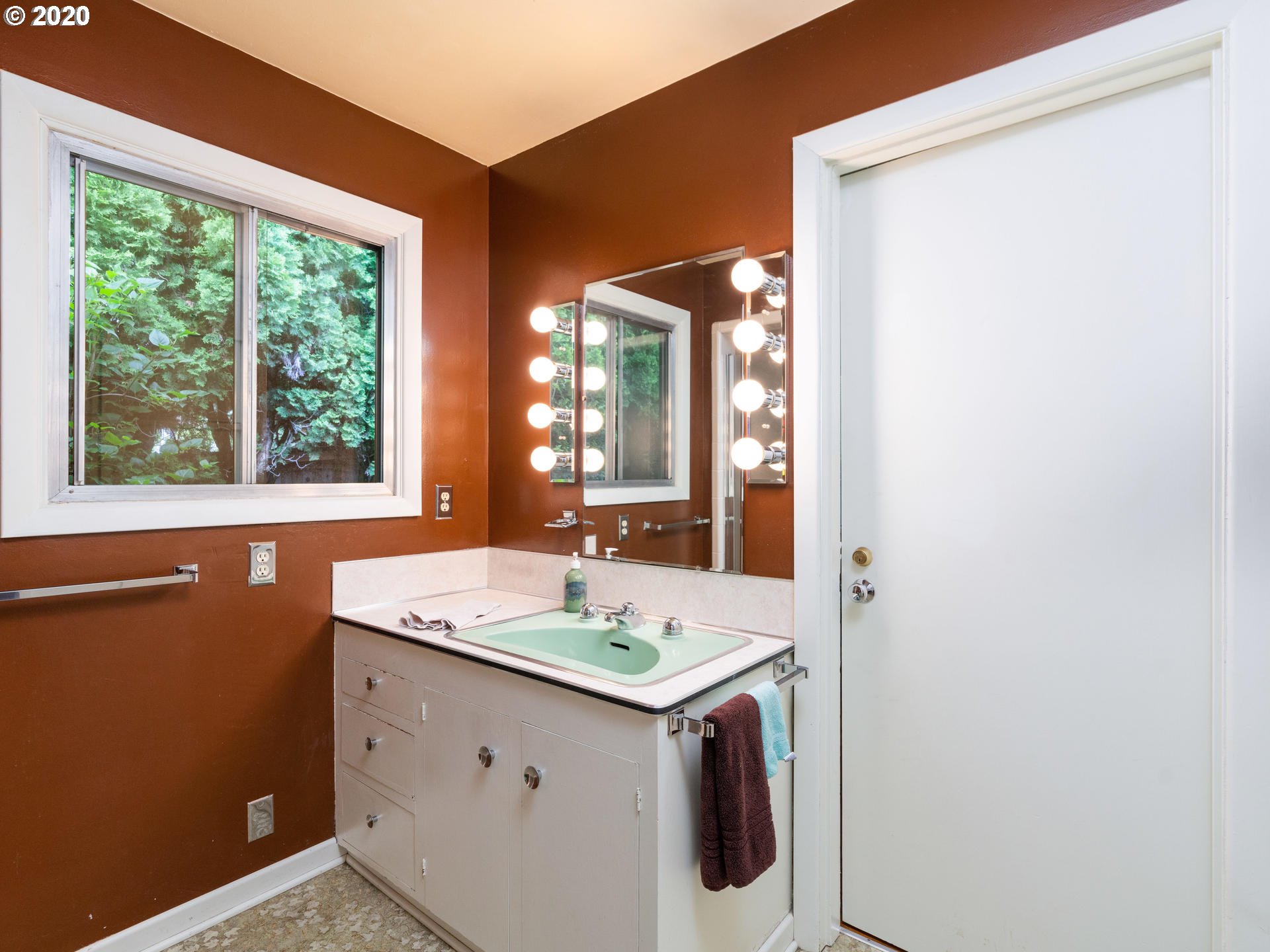 8311 Southwest Barnes Road Portland, OR 97225 - Photo 14 of 32 Gallery Image 14