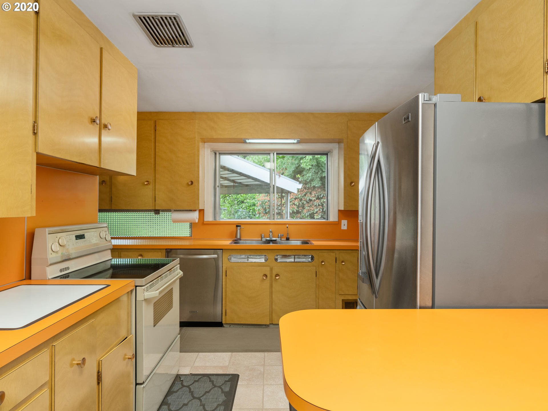8311 Southwest Barnes Road Portland, OR 97225 - Photo 9 of 32 Gallery Image 9
