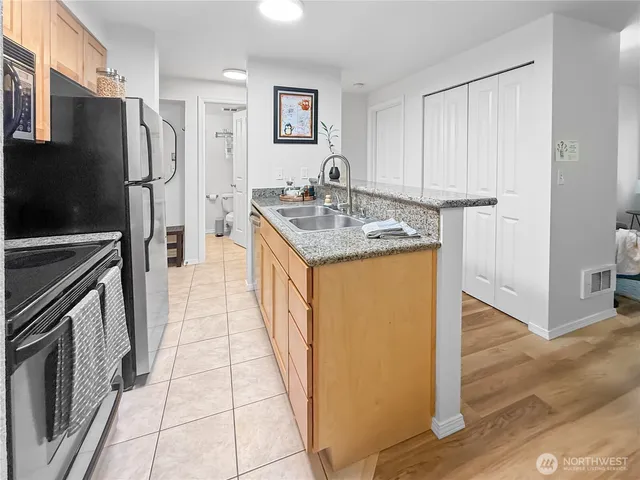 $280,000 | 300 10th Avenue, Unit B105, Seattle, WA 98122