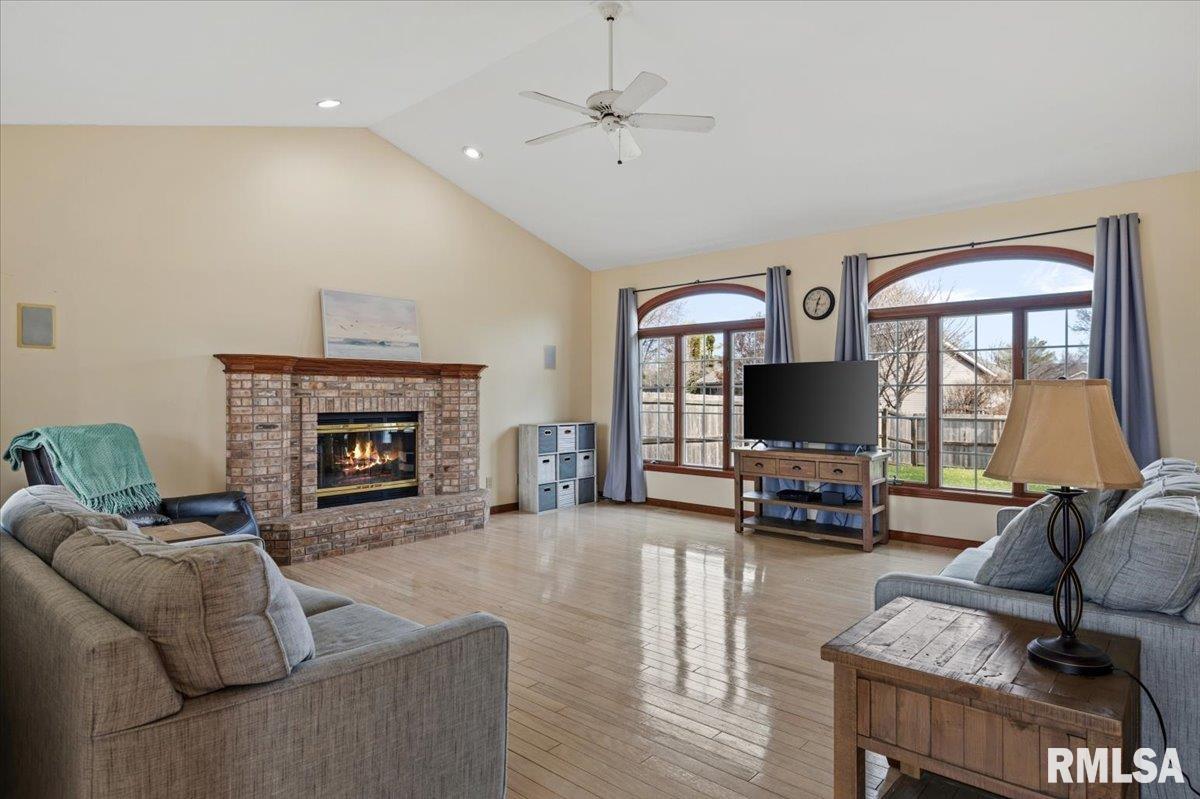 3608 Wittington Court Springfield, IL 62704 - Photo 6 of 47