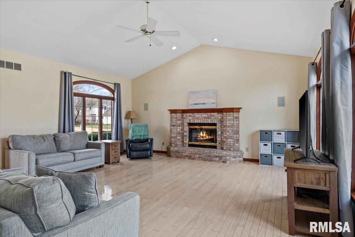 3608 Wittington Court Springfield, IL 62704 - Photo 9 of 47