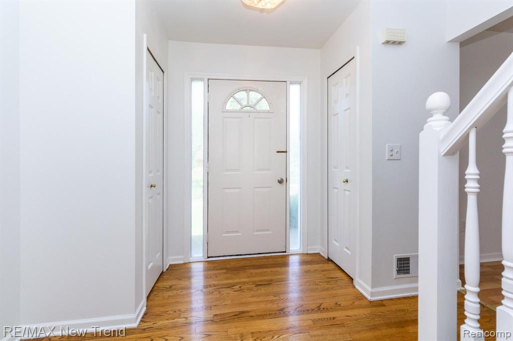 25935 Junction Novi, MI 48375 - Photo 5 of 43