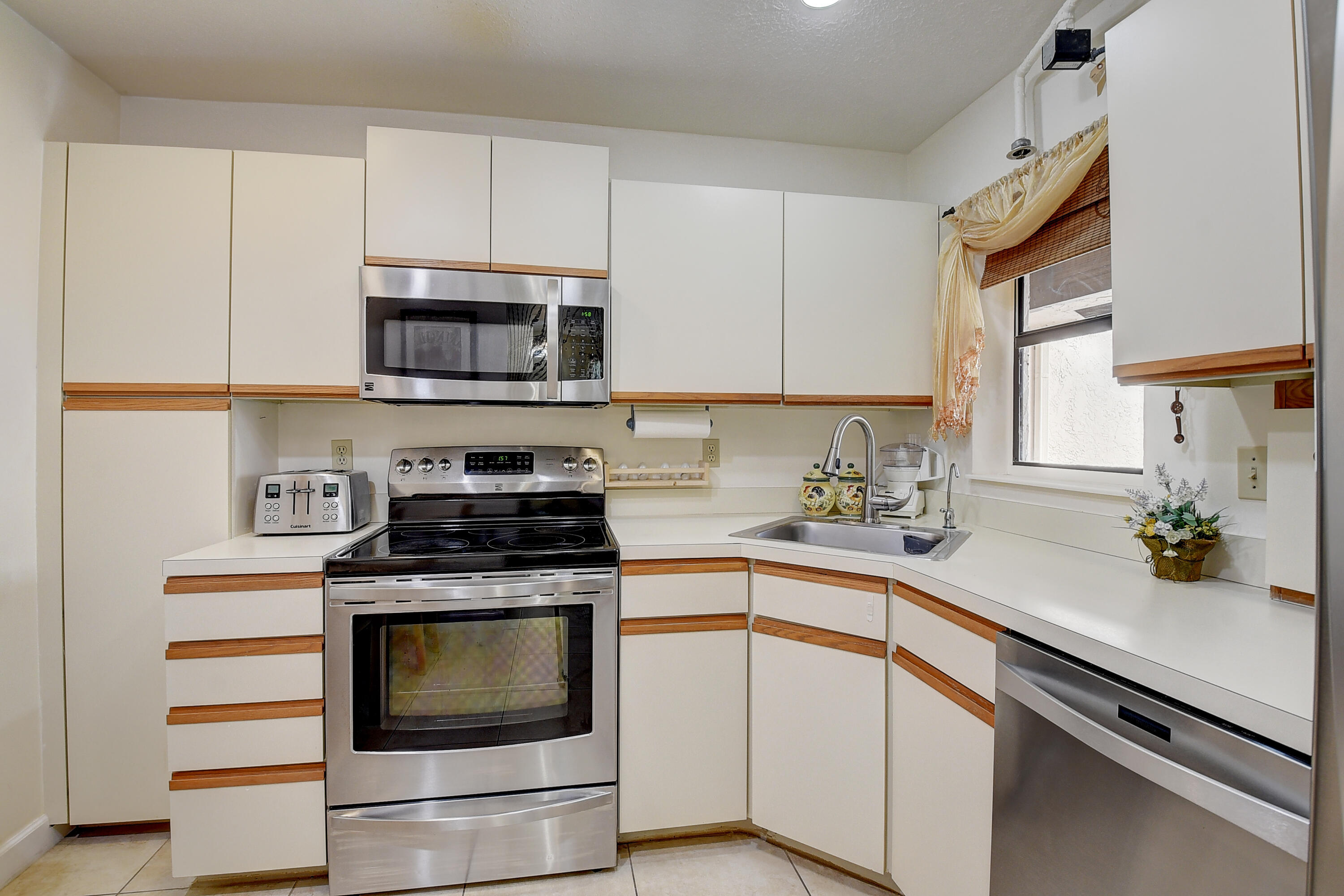 8541 Boca Glades Boulevard West, Unit F Boca Raton, FL 33434 - Photo 12 of 29 DSC_4604_5_6_7_8