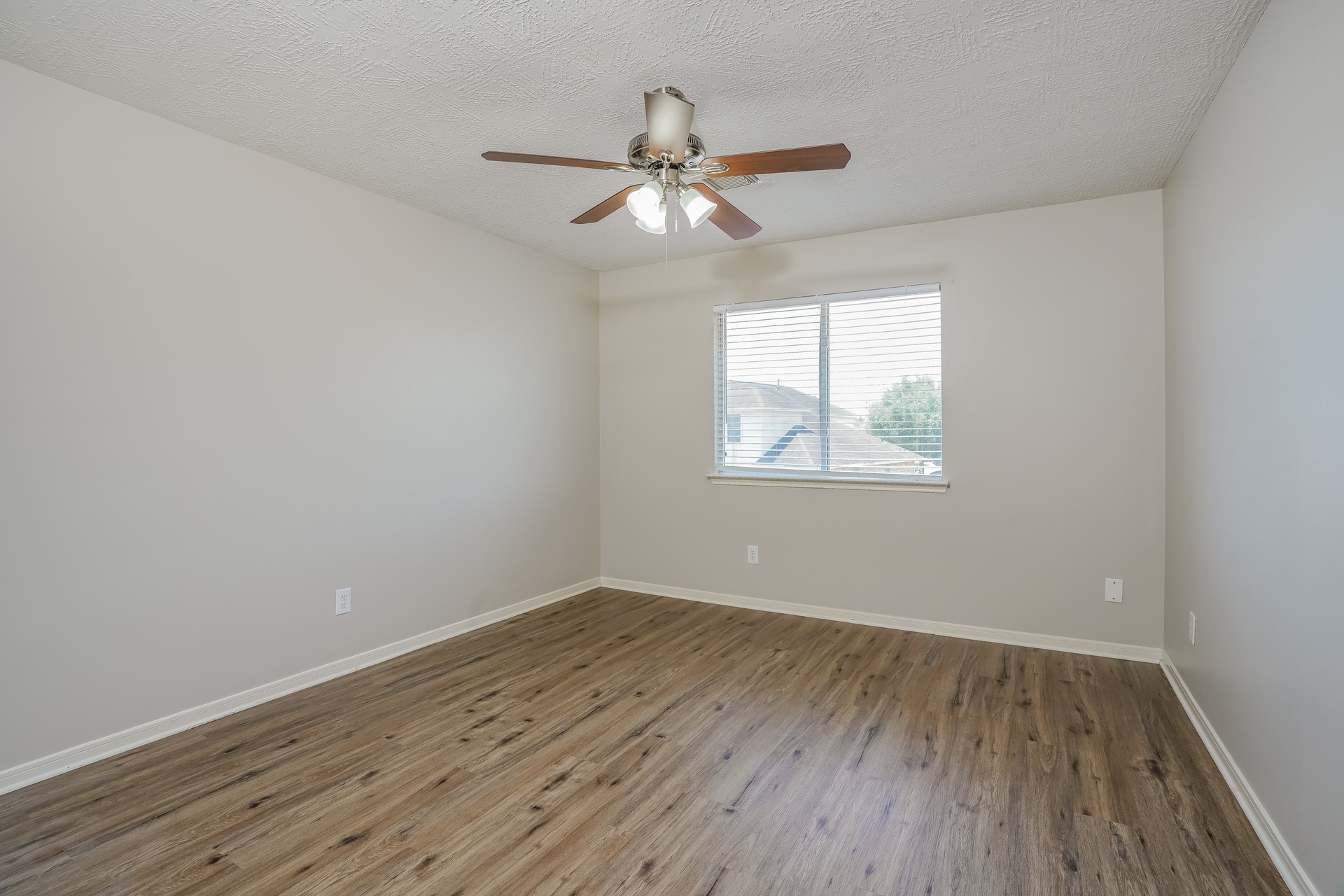 21719 Texian Court Spring, TX 77388 - Photo 13 of 17 Gallery Image 13