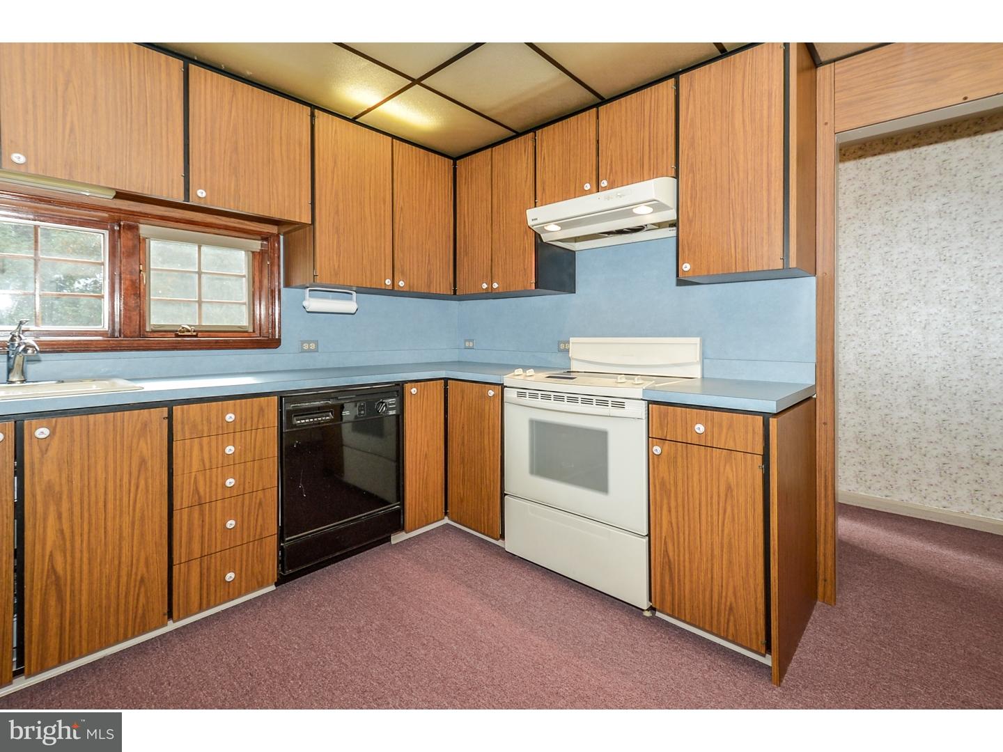 2057 Kent Road Huntingdon Valley, PA 19006 - Photo 8 of 25 Kitchen