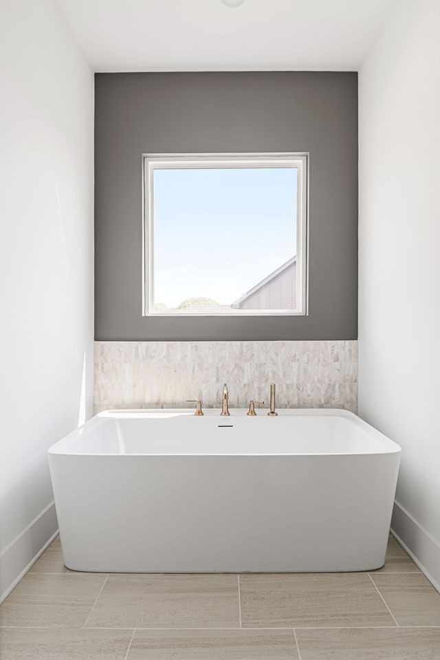 6065 Lookaway Circle Franklin, TN 37067 - Photo 32 of 39 a bathroom with a bathtub