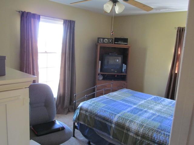 5014 Huntridge Road Roanoke, VA 24012 - Photo 5 of 29 Bedroom 2