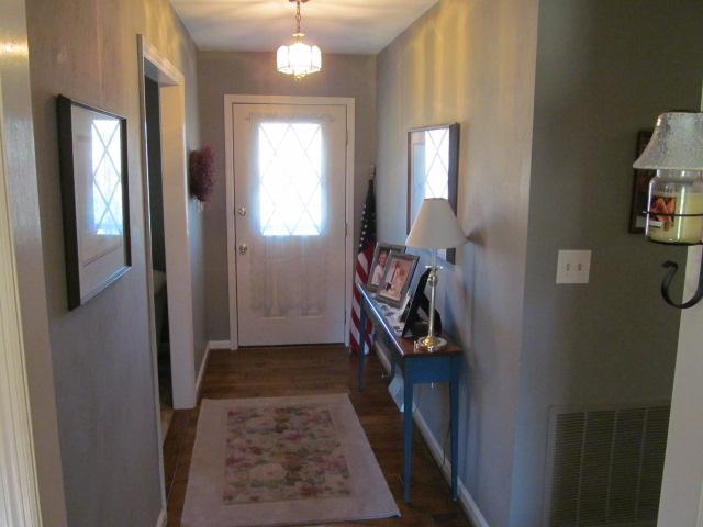 5014 Huntridge Road Roanoke, VA 24012 - Photo 10 of 29 Foyer