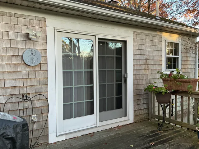 a view of entryway with a door