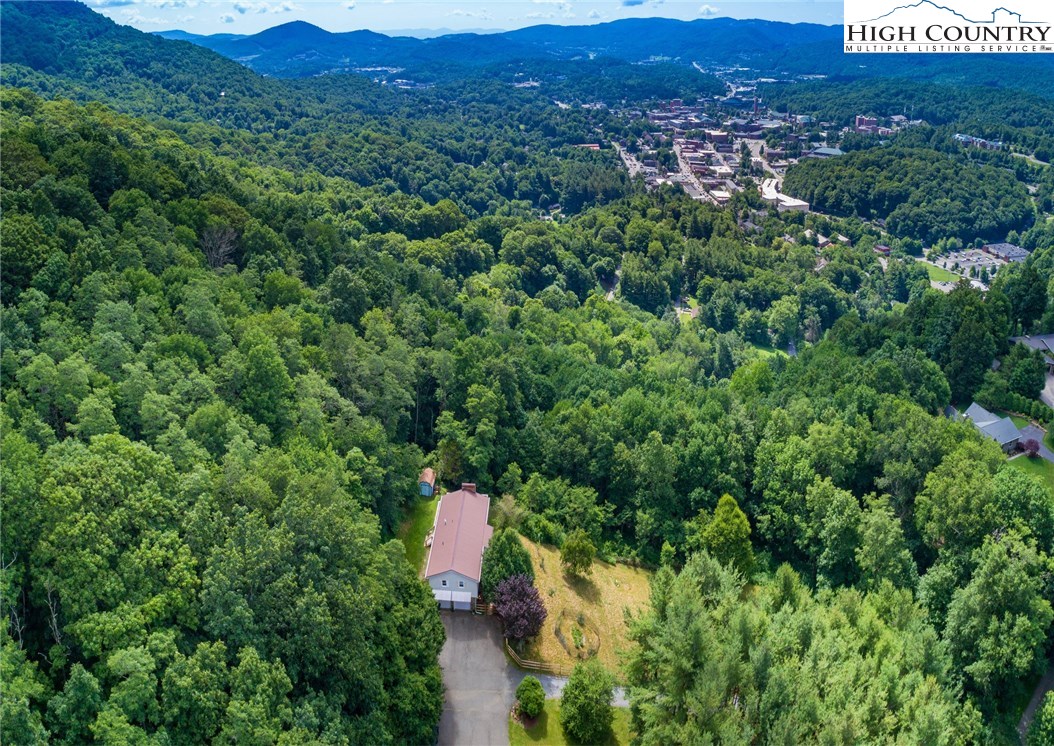 610 Pinnacle Drive Boone, NC 28607 - Photo 2 of 37 Gallery Image 2