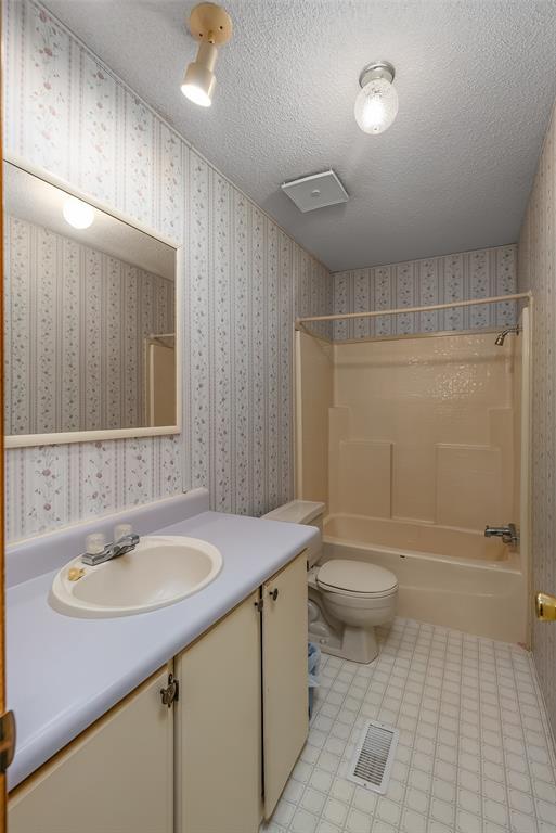 121 Woolworth Road Stonewall, LA 71078 - Photo 22 of 32 a bathroom with a sink a toilet and shower