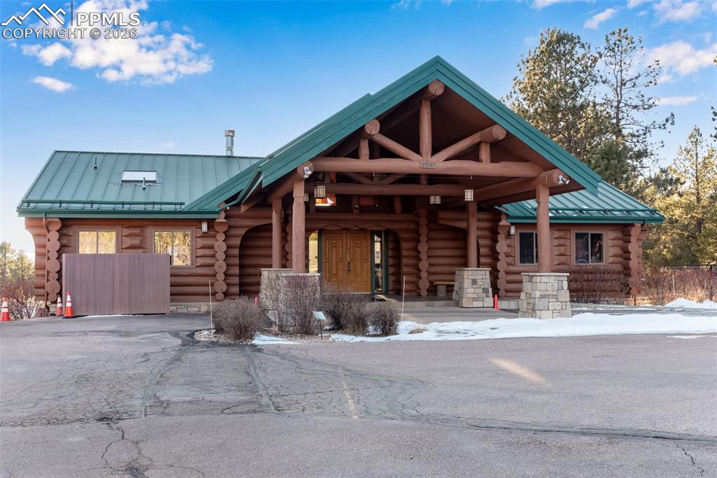 16075 Winding Trail Road Colorado Springs, CO 80908 - Photo 38 of 42 a front view of a house with garden