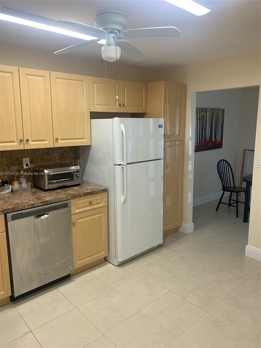 Jacaranda Plantation, FL 33322 - Photo 3 of 12 Kitchen