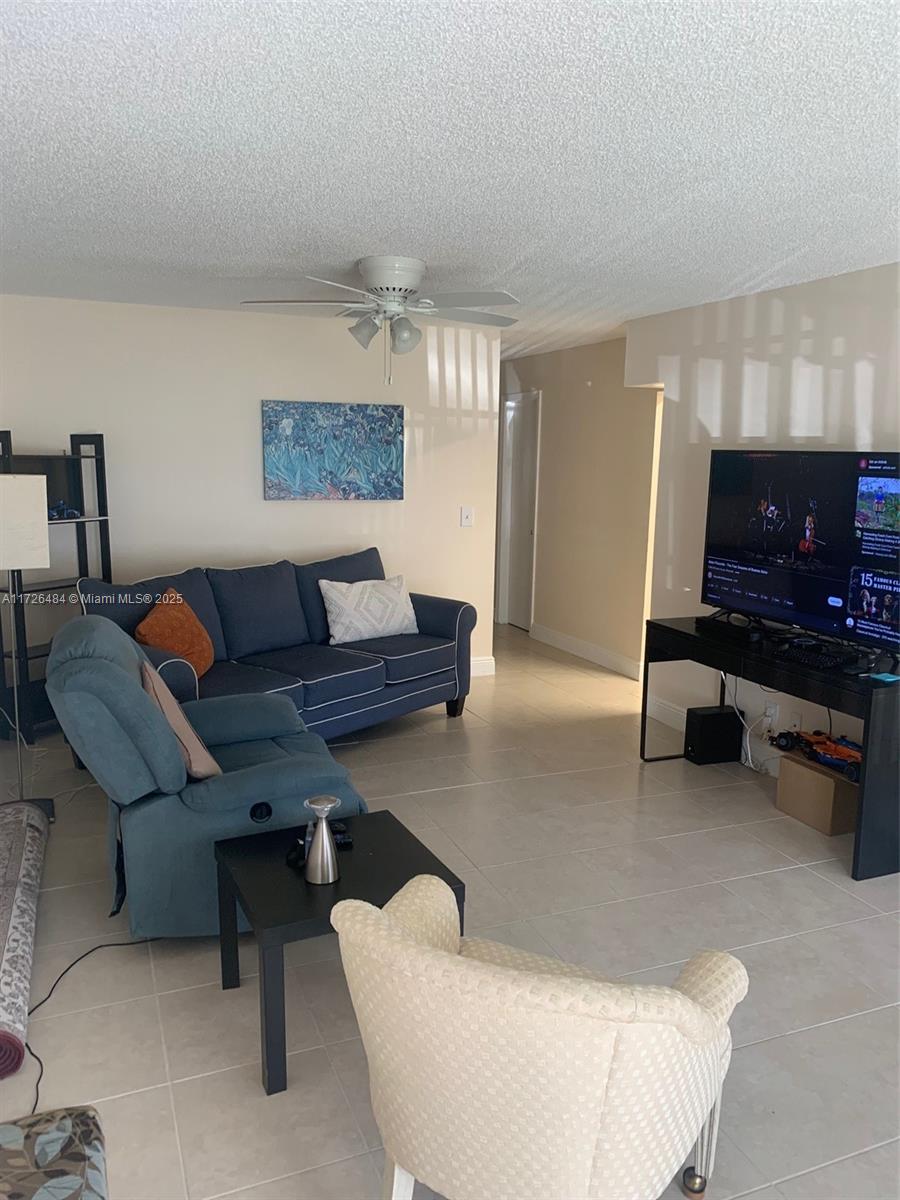 Jacaranda Plantation, FL 33322 - Photo 5 of 12 Living Room