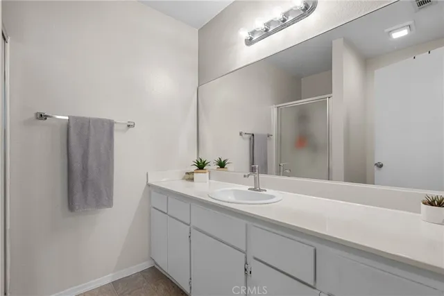 a close up view of a washer and dryer