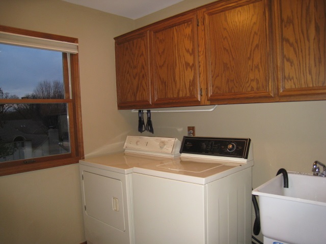 2152 Kennedy Drive Rochester, MI 48309 - Photo 22 of 37 1st Floor Laundry