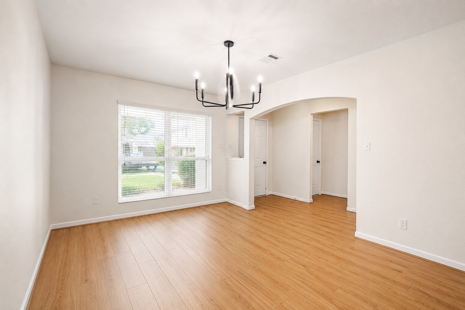 15911 Sheldon Ridge Way Houston, TX 77044 - Photo 6 of 30 Gallery Image 6