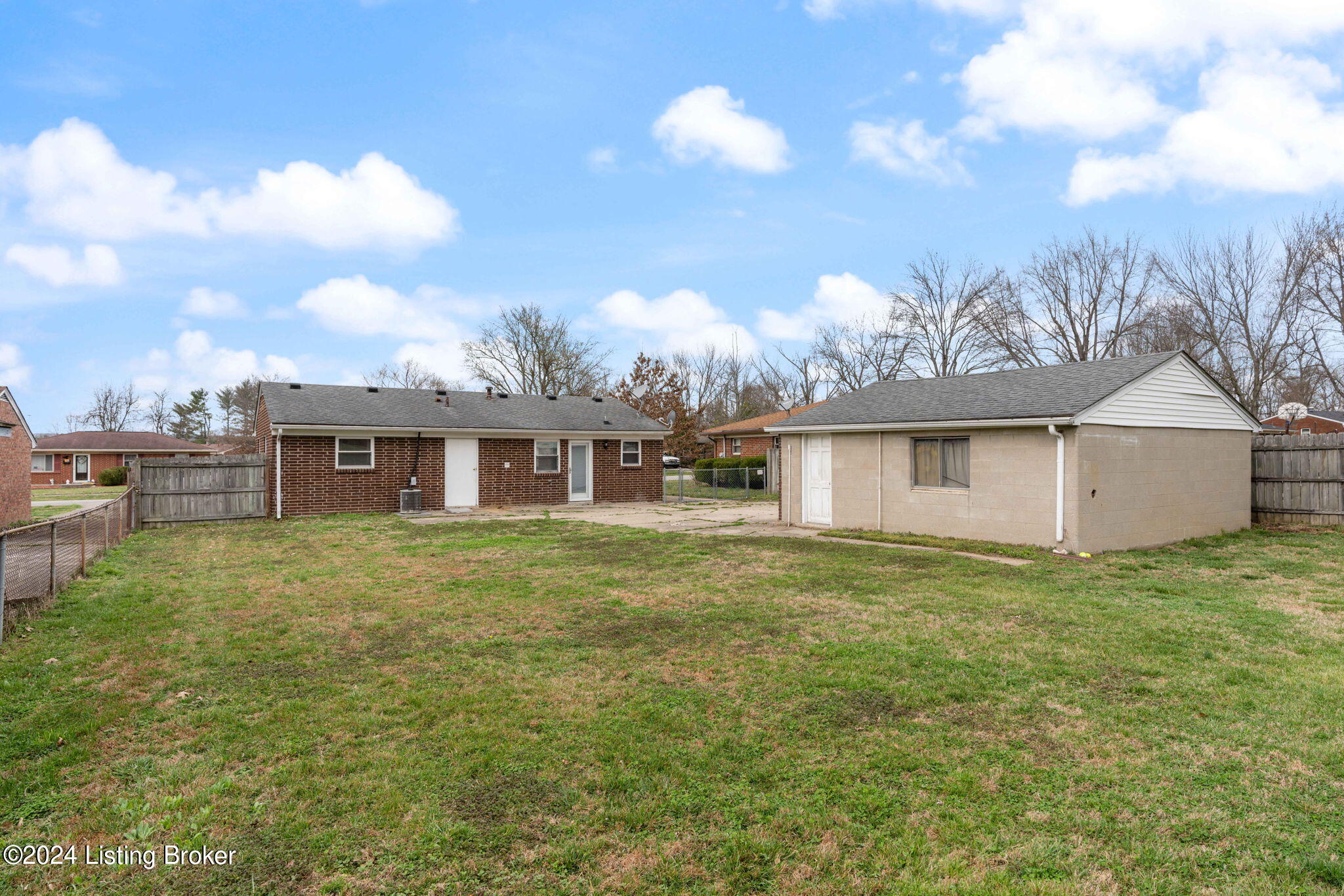 11209 Torrington Road Louisville, KY 40272 - Photo 5 of 32 11209 Torrington Rd-5