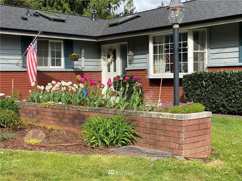 14902 175th Avenue Southeast Renton, WA 98059 - Photo 2 of 39 front view of a house with a yard
