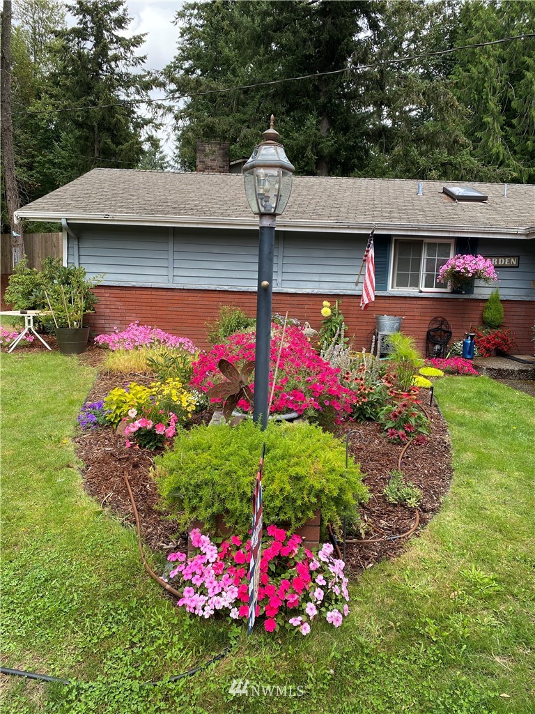 14902 175th Avenue Southeast Renton, WA 98059 - Photo 3 of 39 a front view of house with yard