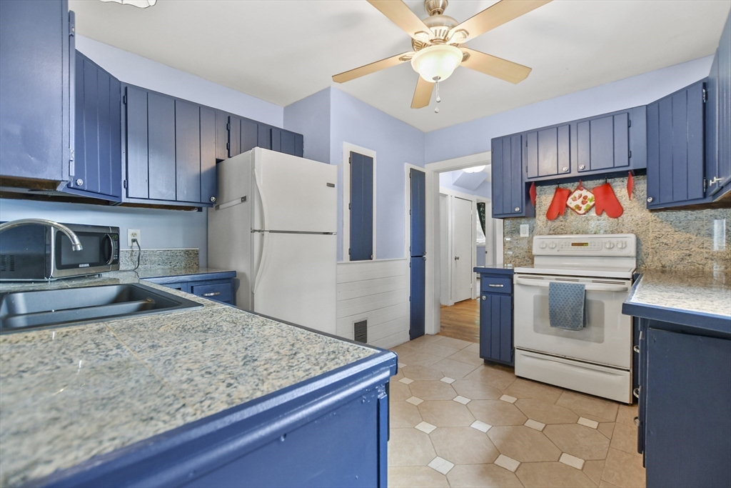 37 Hill Road Marlborough, MA 01752 - Photo 12 of 40 Gallery Image 12