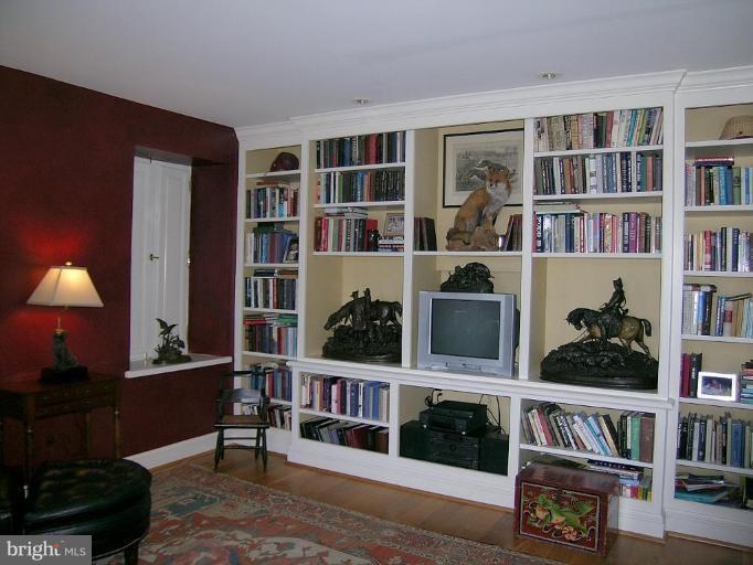 8171 Frogtown Road Marshall, VA 20115 - Photo 22 of 30 Library