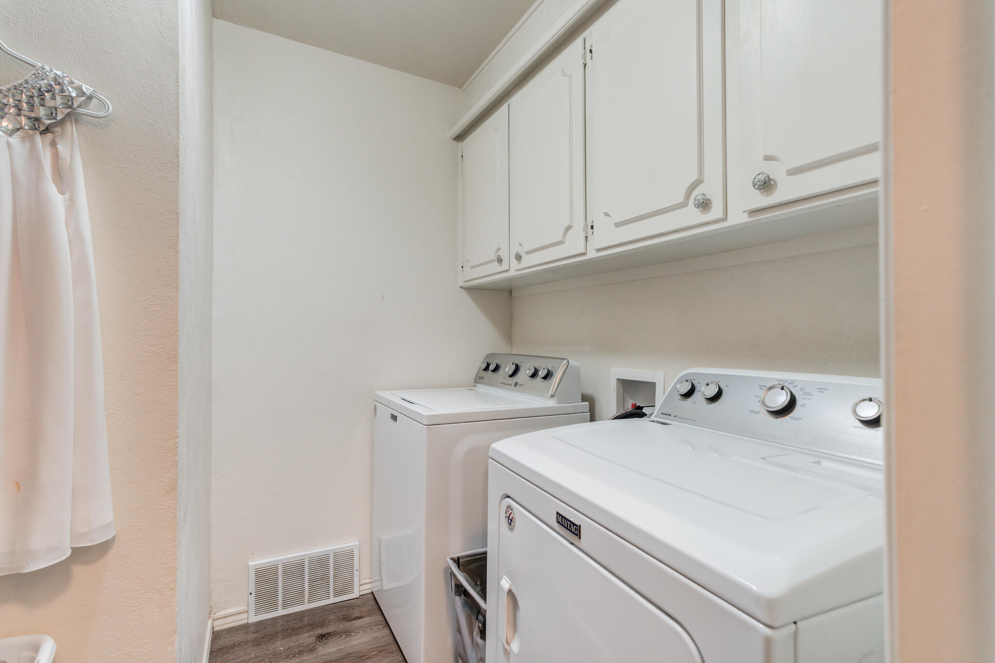 3410 76th Street Lubbock, TX 79423 - Photo 27 of 38 a utility room with dryer and washer
