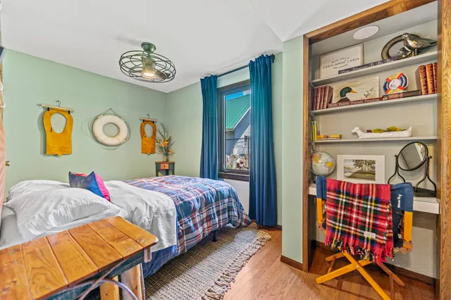 a view of a livingroom with furniture