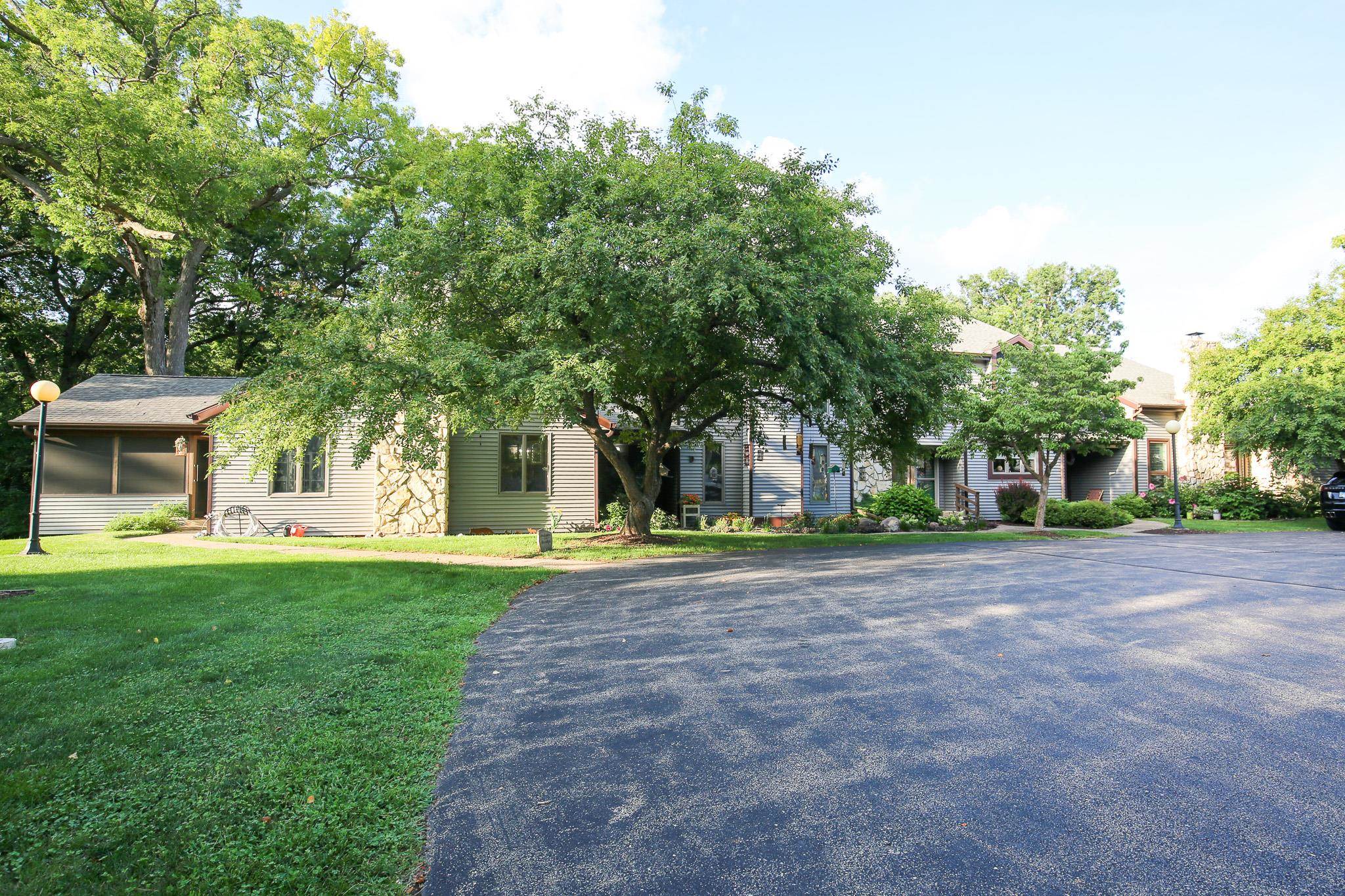 209 Fox Trot Dixon, IL 61021 - Photo 12 of 34 a view of a house with a garden