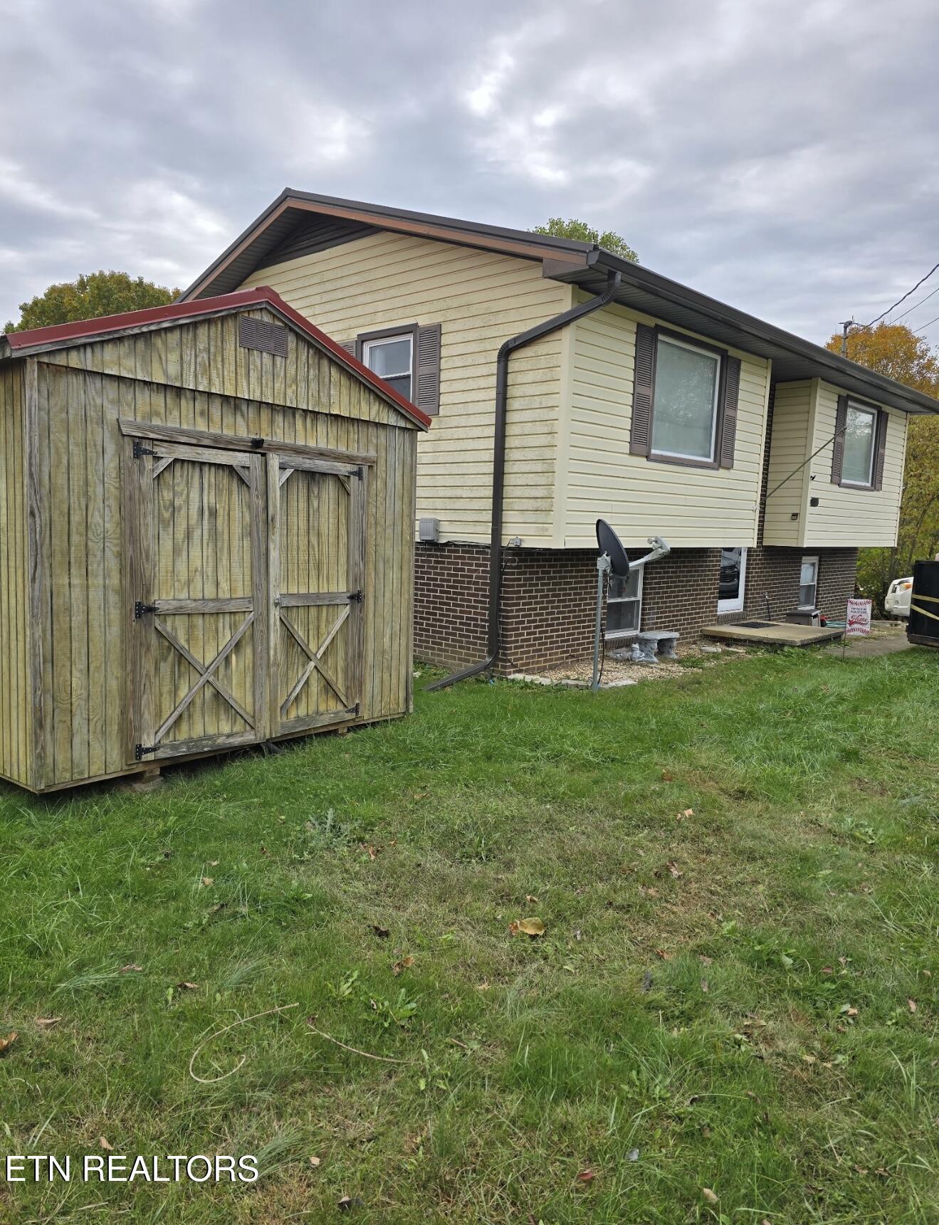 404 Garrison Hollow Road Elizabethton, TN 37643 - Photo 2 of 23 IMG_9912