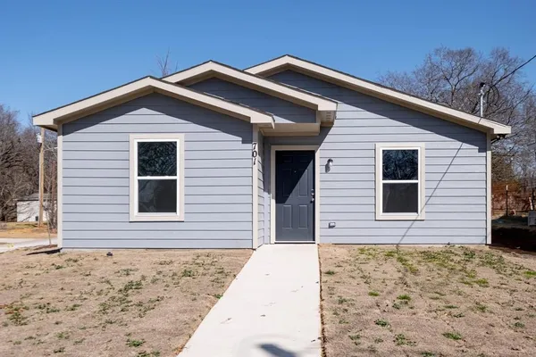 $1,325 | 701 East Hanna Street, Denison, TX 75021