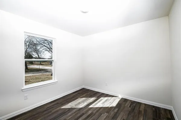 $1,325 | 701 East Hanna Street, Denison, TX 75021