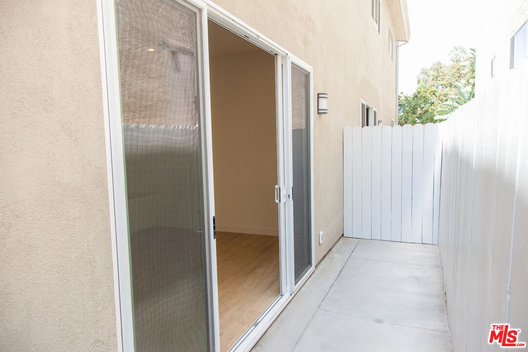 508 North Kings Road, Unit 2 West Hollywood, CA 90048 - Photo 10 of 15 a view of a bathroom