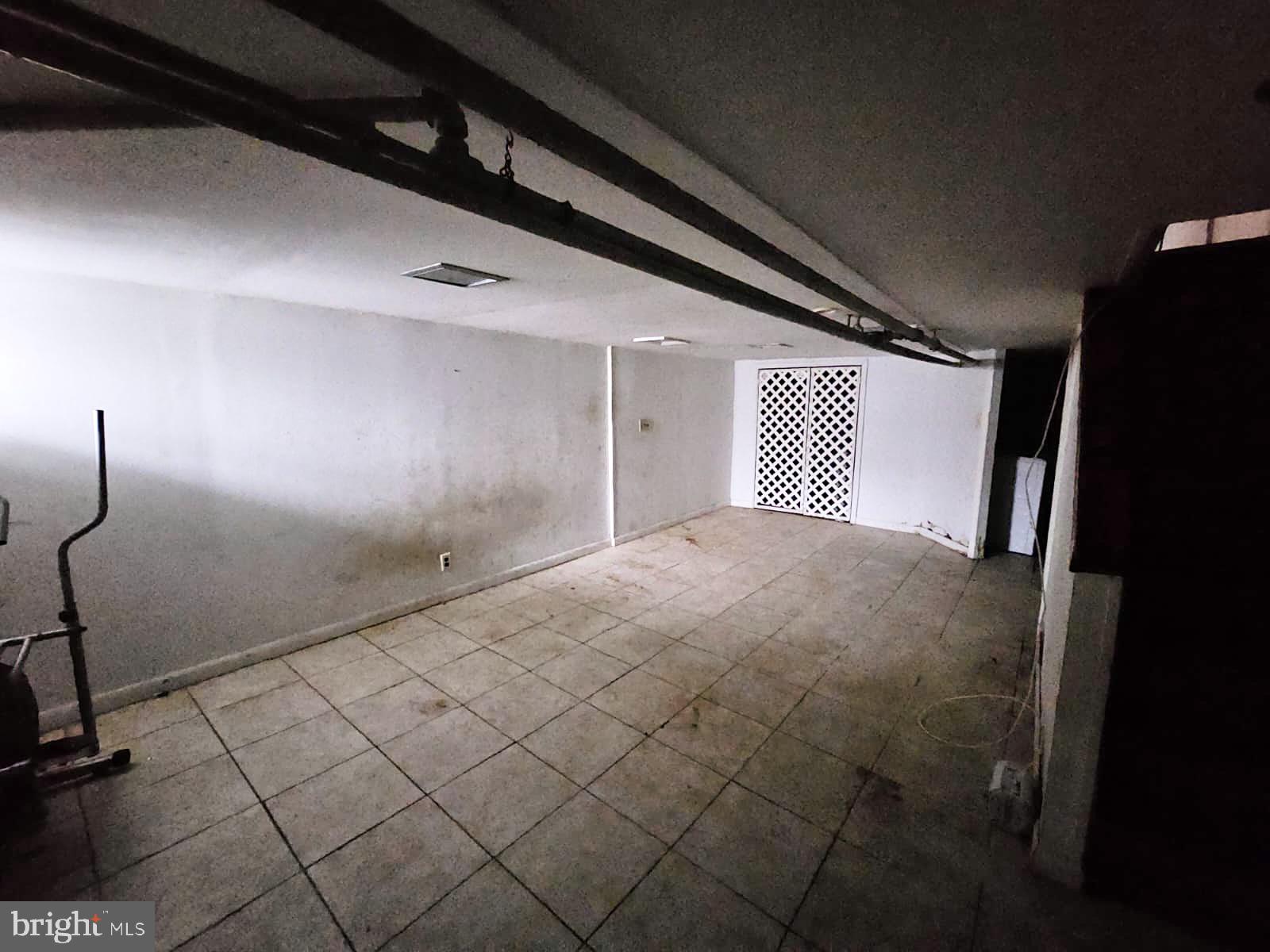 931 Kenmore Road Philadelphia, PA 19151 - Photo 8 of 11