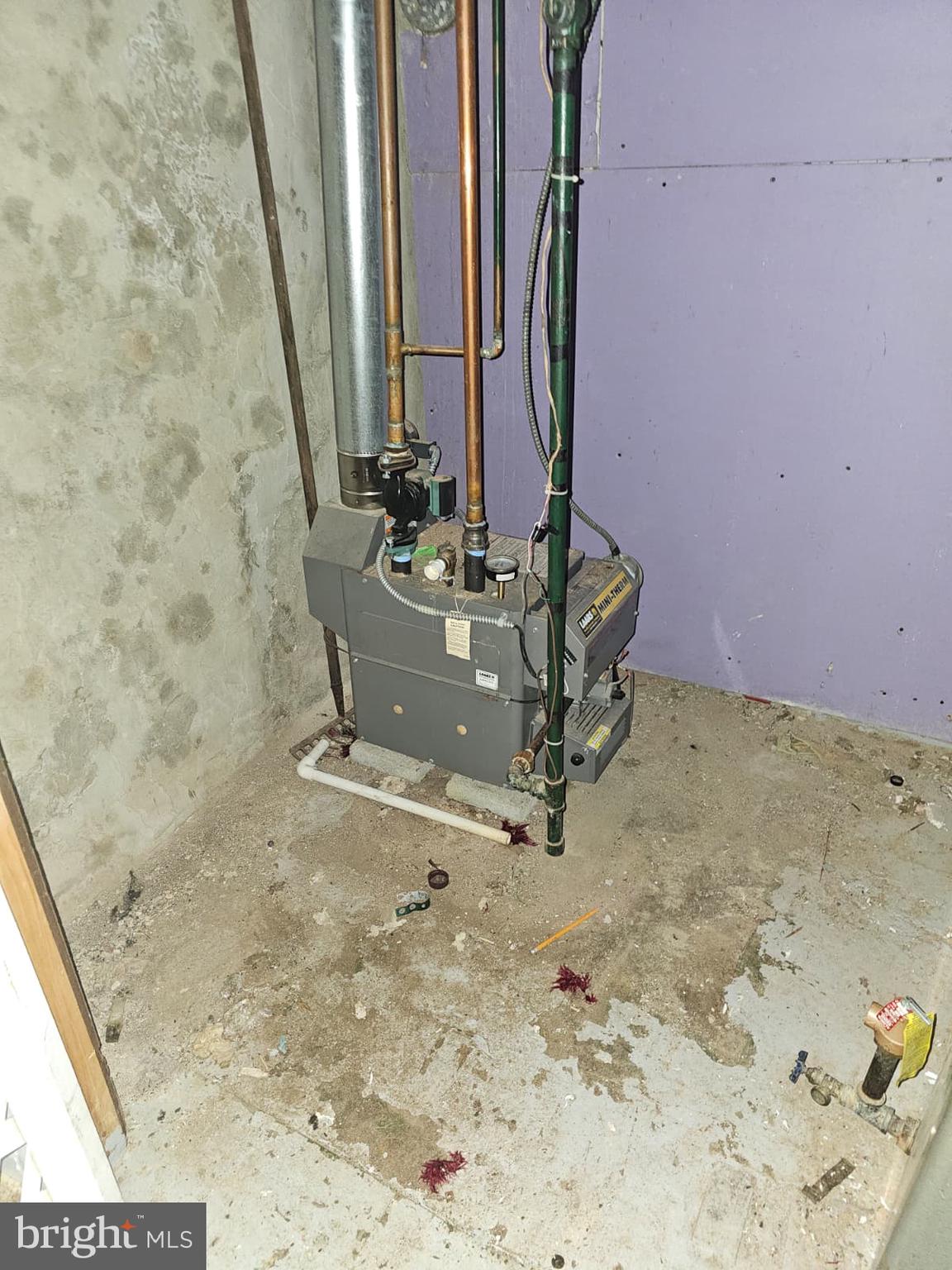 931 Kenmore Road Philadelphia, PA 19151 - Photo 9 of 11 a view of a bathroom