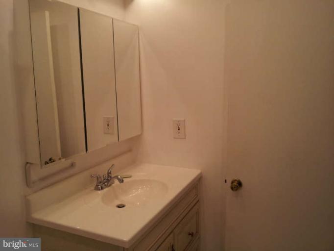 2906 Aquarius Avenue Silver Spring, MD 20906 - Photo 11 of 17 Bath