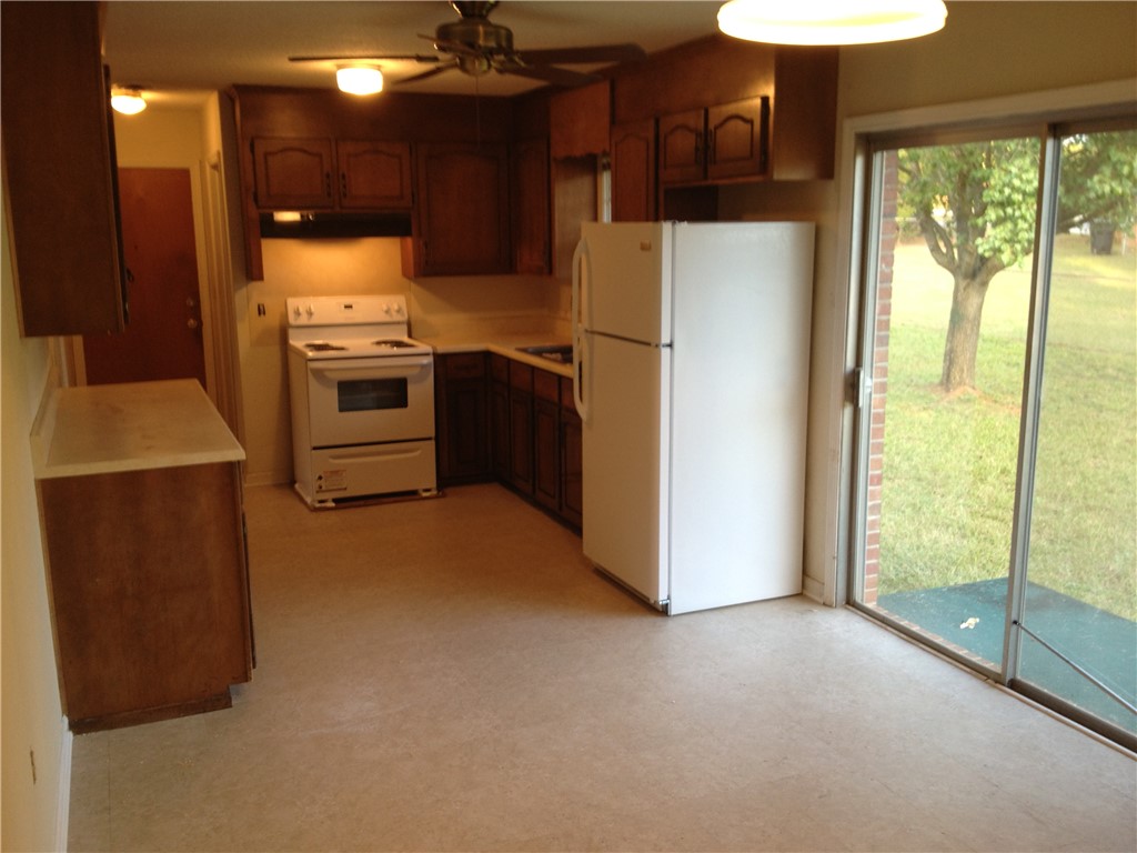 1424 East Calhoun Street Anderson, SC 29621 - Photo 6 of 7 Sliding glass doors open directly to the backyard from this functional kitchen layout.