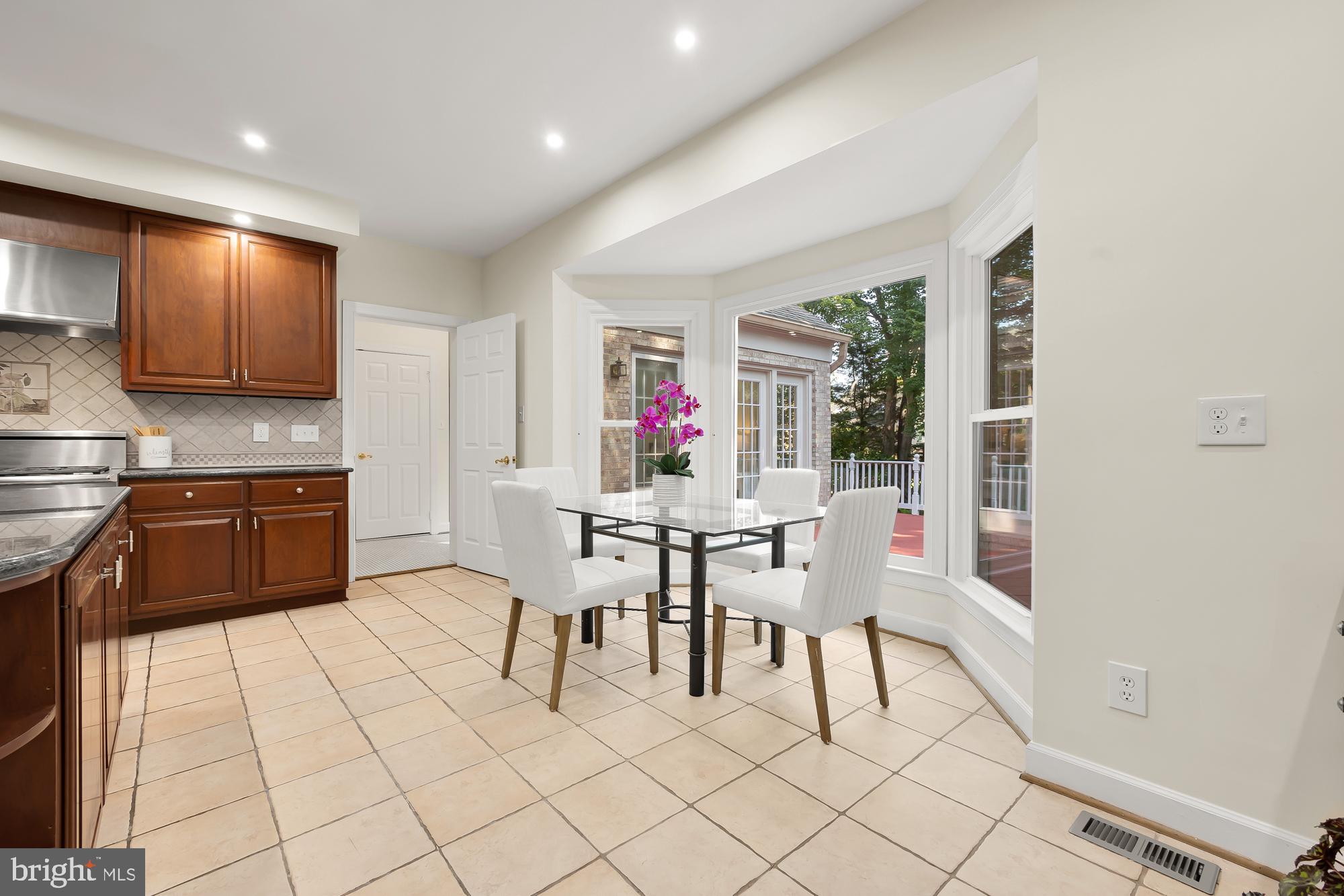 8909 Bells Mill Road Potomac, MD 20854 - Photo 21 of 71 Eat-in kitchen with picture window