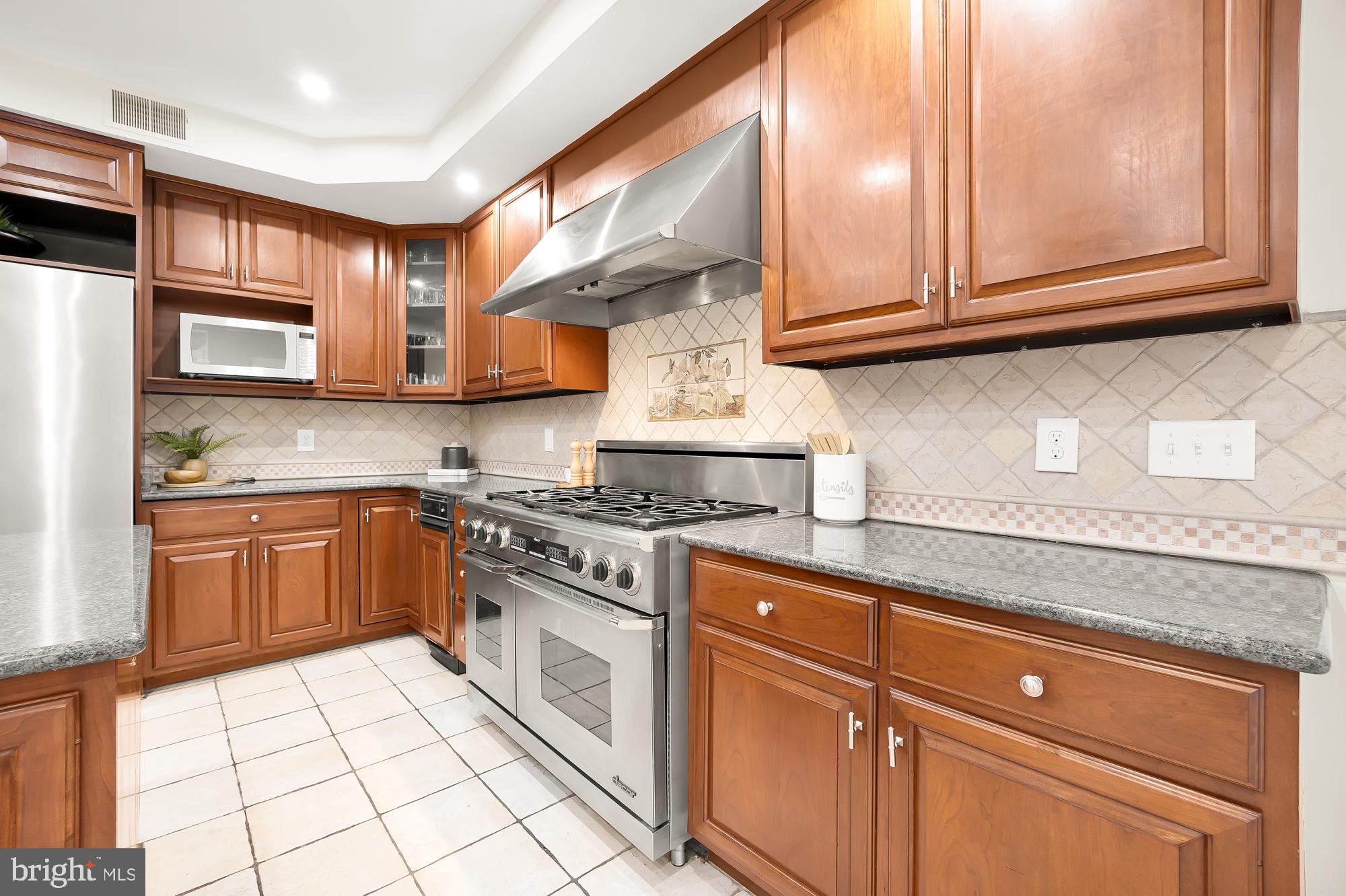 8909 Bells Mill Road Potomac, MD 20854 - Photo 24 of 71 Kitchen