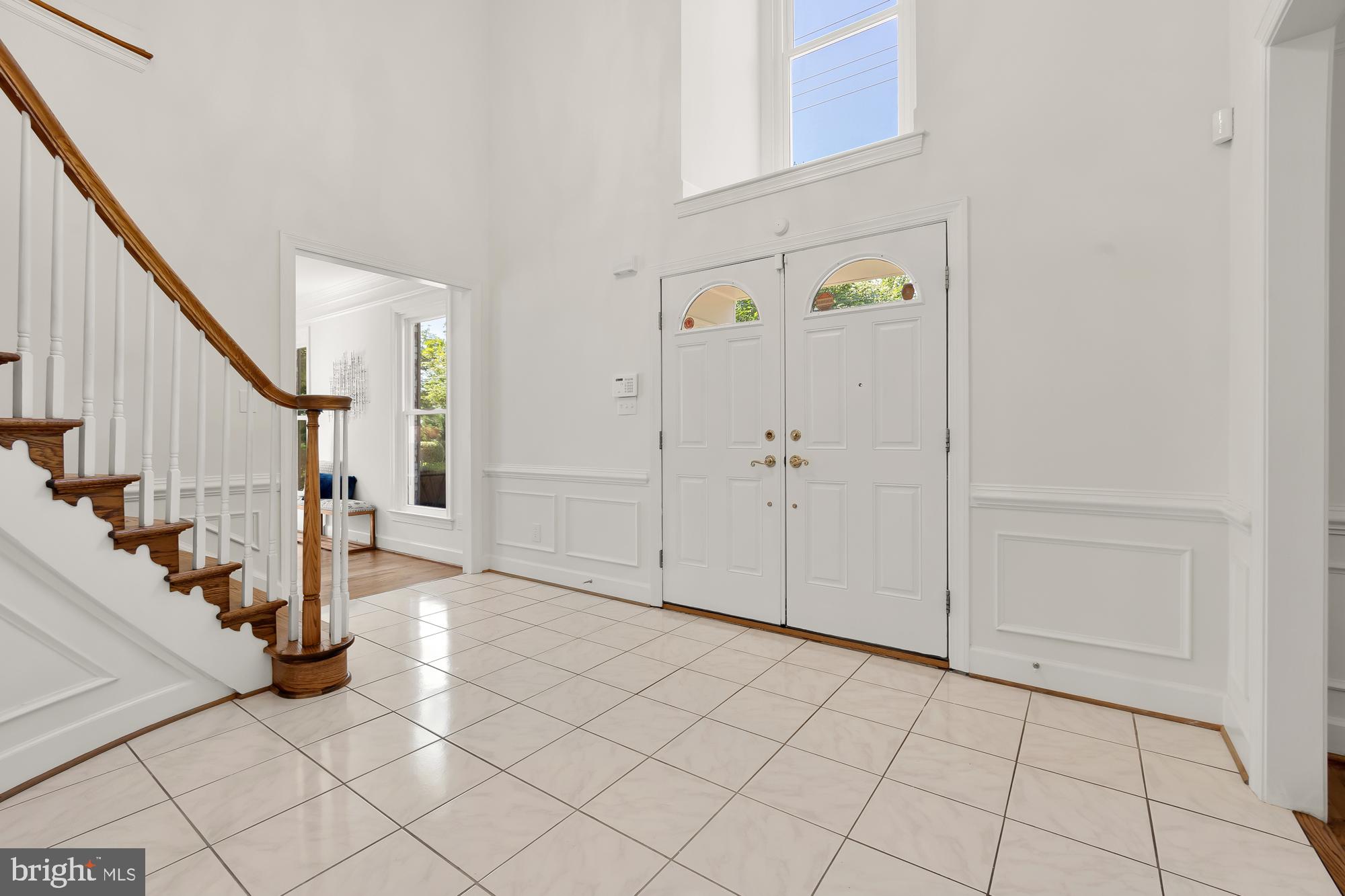 8909 Bells Mill Road Potomac, MD 20854 - Photo 4 of 71 Foyer