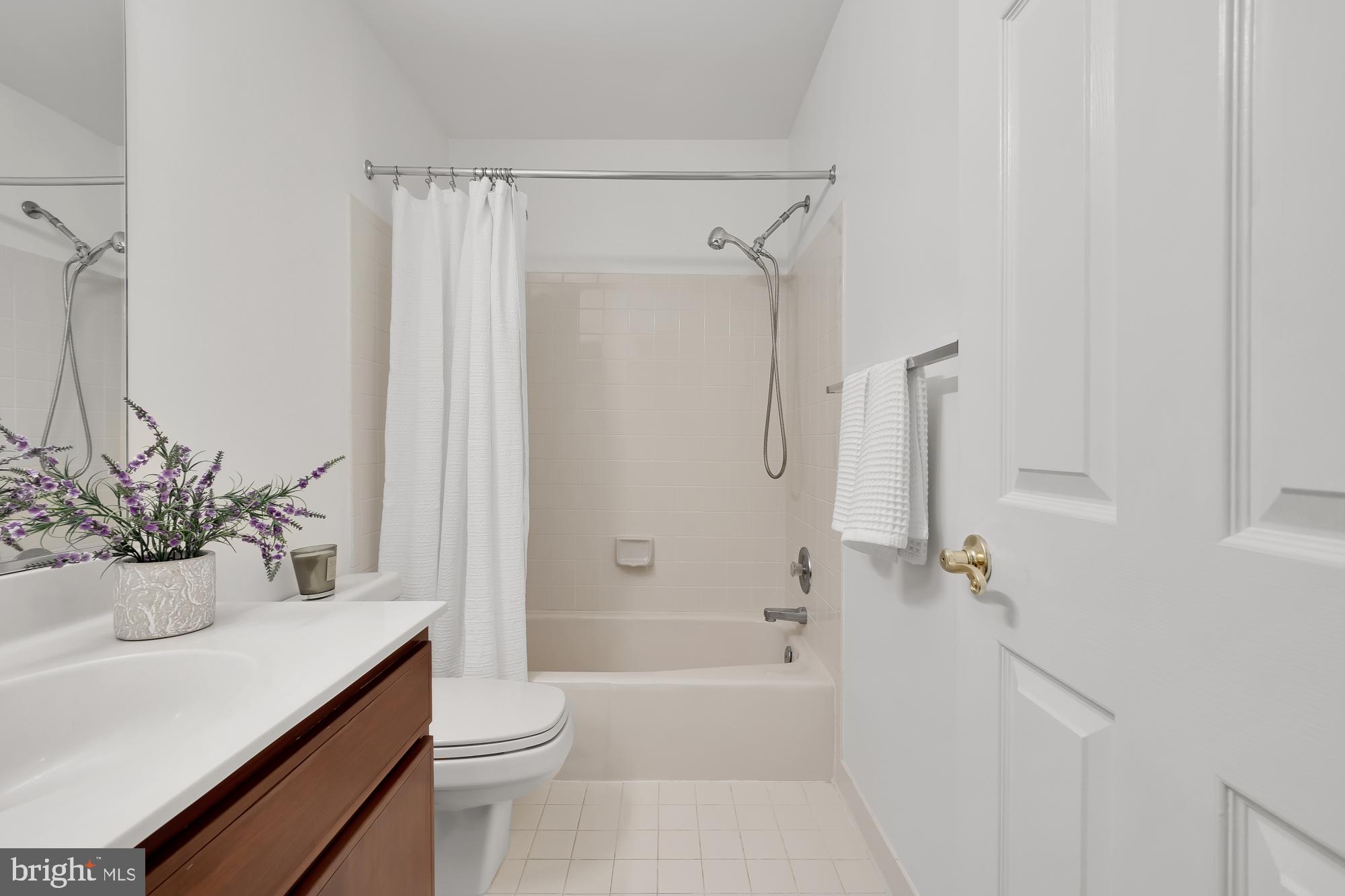 8909 Bells Mill Road Potomac, MD 20854 - Photo 50 of 71 Upper level hall bath