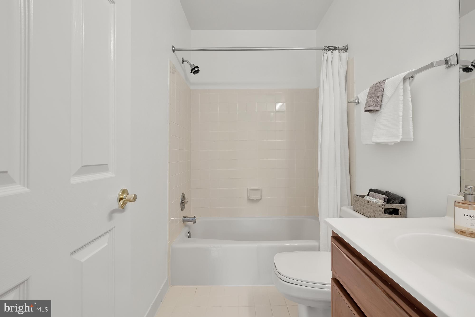 8909 Bells Mill Road Potomac, MD 20854 - Photo 54 of 71 En suite bath