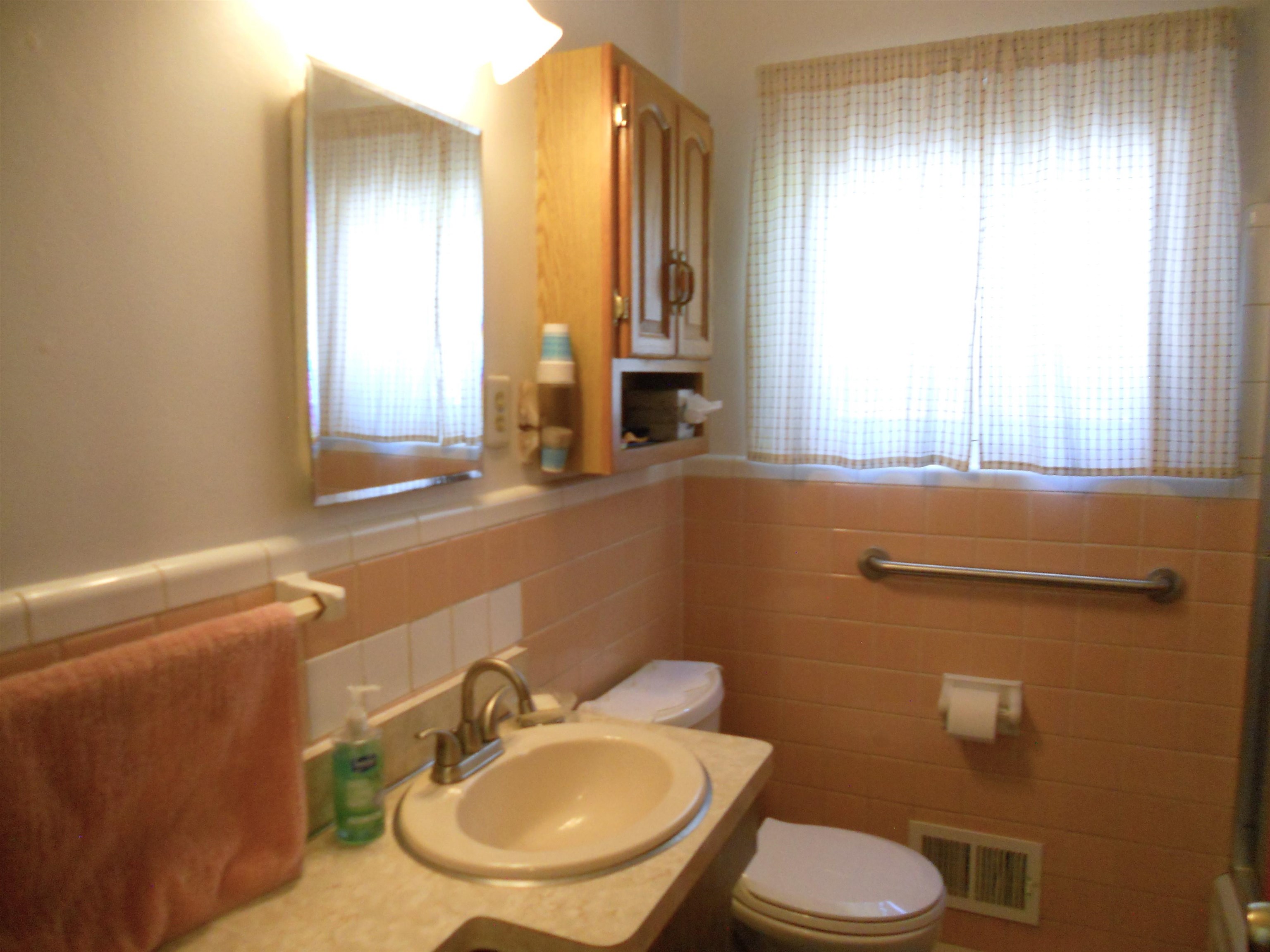 2015 Tarry Drive Sterling Heights, MI 48310 - Photo 29 of 51 50143329-2c50bc53-4892-486c-98f4-cd5e7187c61a.JPG