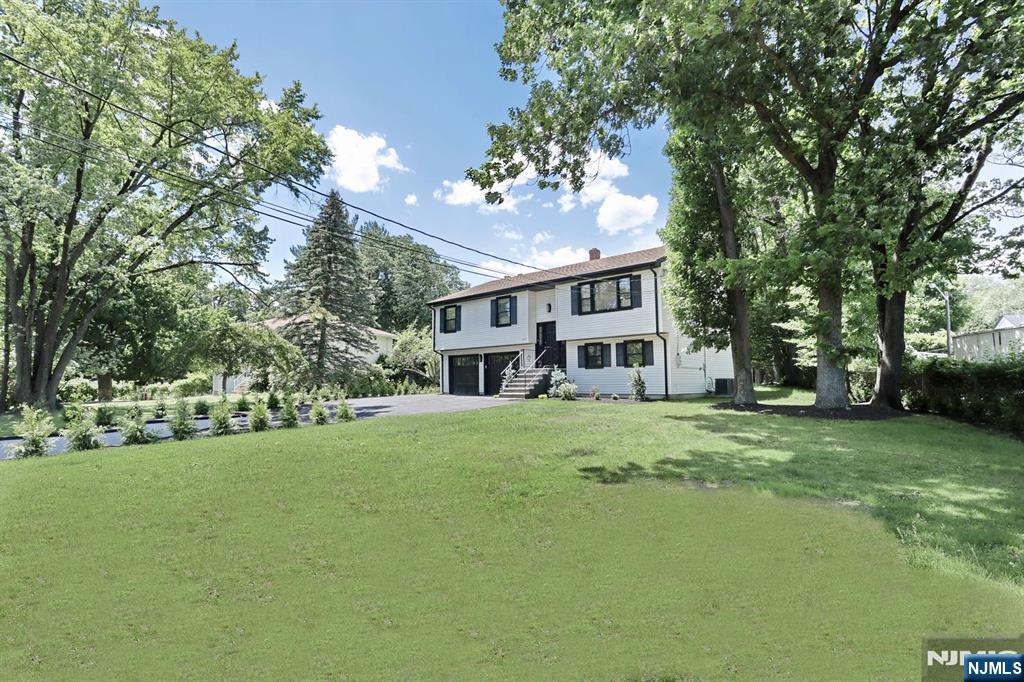 415 Goffle Road Wyckoff, NJ 07481 - Photo 3 of 25