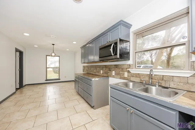 $2,200 | 6919 Springwood Boulevard, Denham Springs, LA 70726