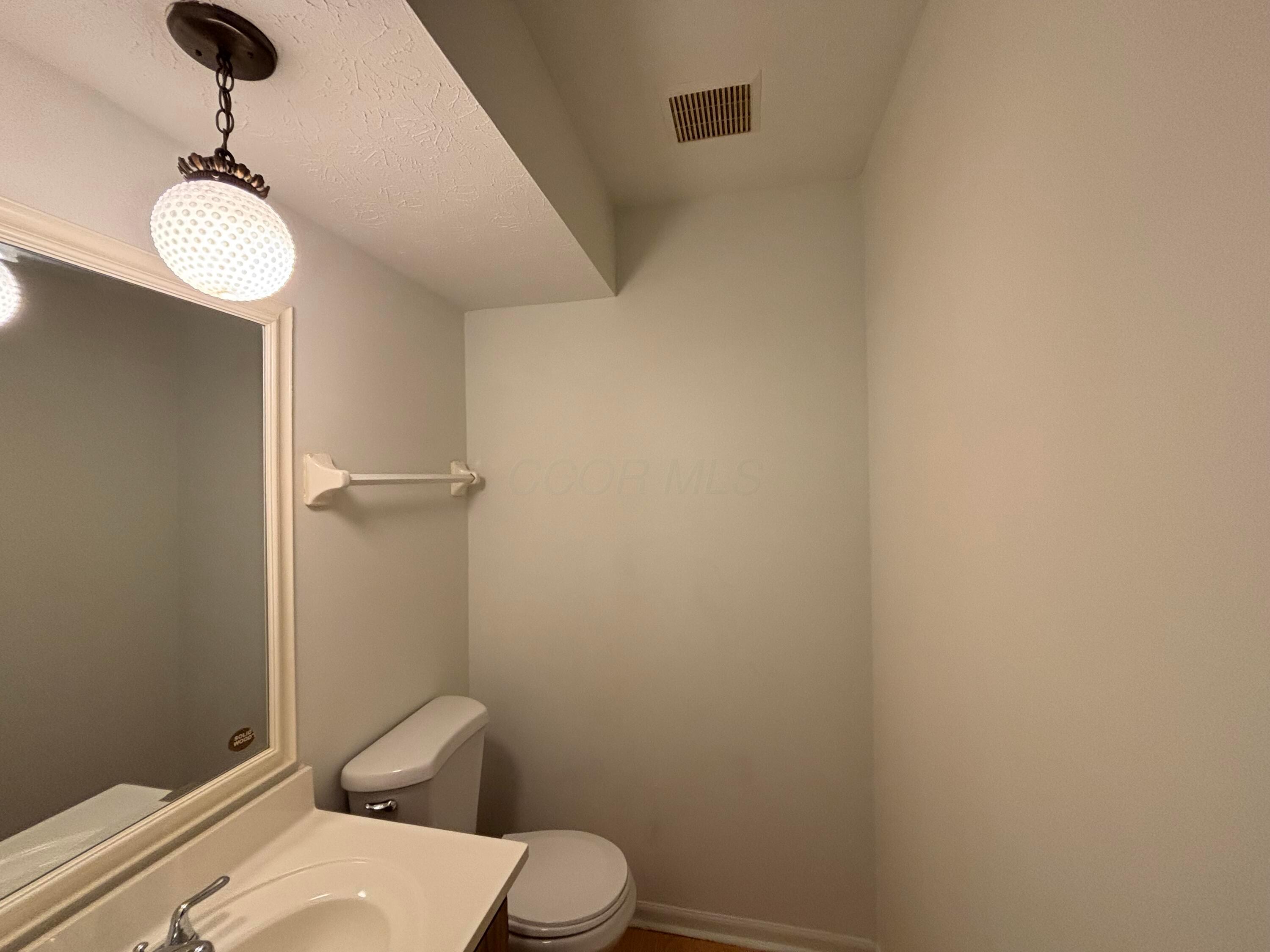 5348 Portland Street, Unit 47 Columbus, OH 43235 - Photo 5 of 17 IMG_4924