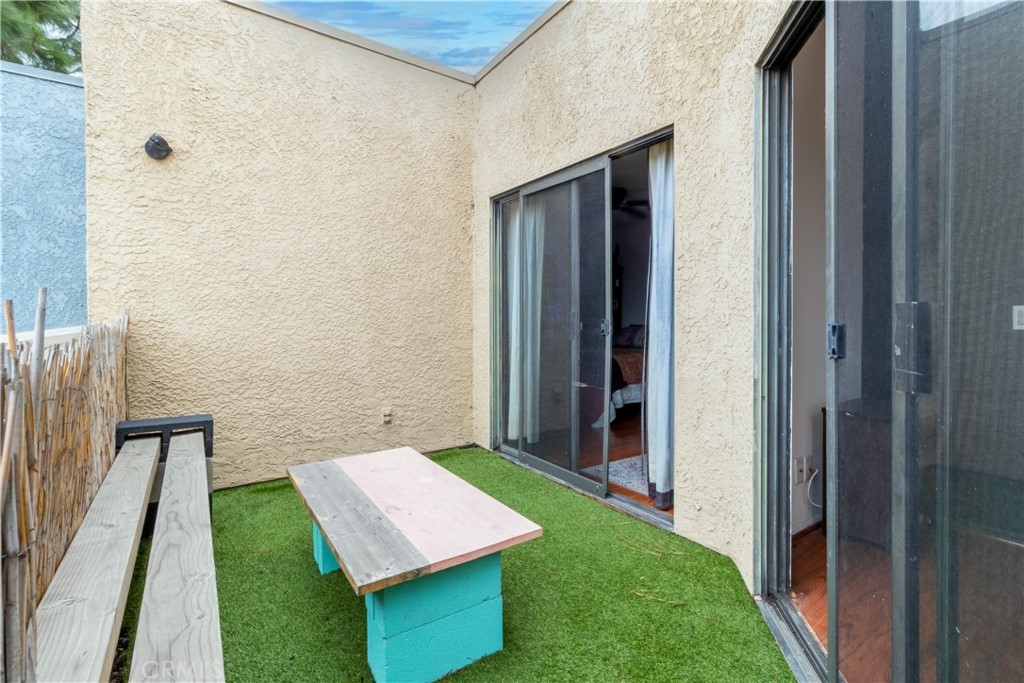 550 Orange Avenue, Unit 318 Long Beach, CA 90802 - Photo 13 of 25 a view of an outdoor space