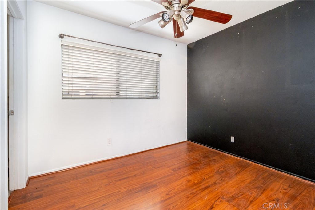 550 Orange Avenue, Unit 318 Long Beach, CA 90802 - Photo 17 of 25 an empty room with a window