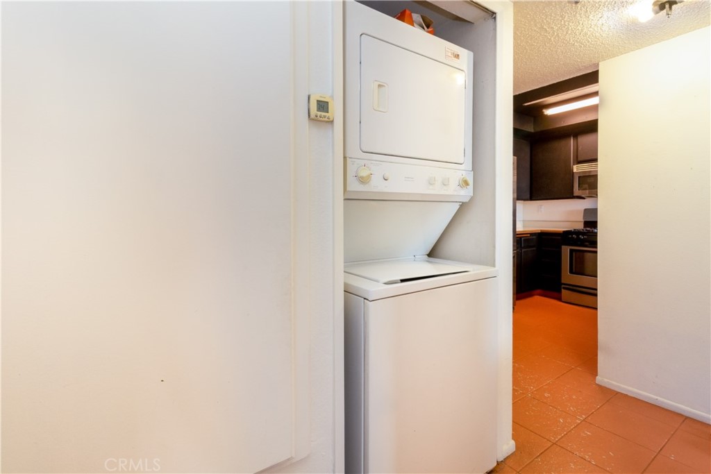 550 Orange Avenue, Unit 318 Long Beach, CA 90802 - Photo 20 of 25 a utility room with dryer and washer