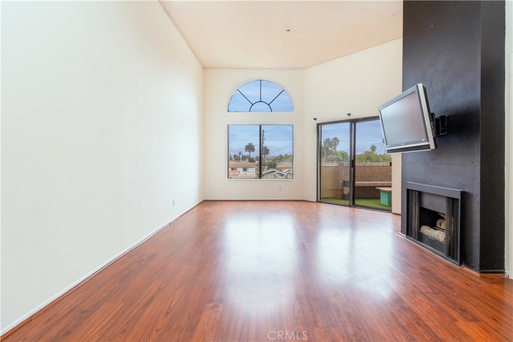 550 Orange Avenue, Unit 318 Long Beach, CA 90802 - Photo 5 of 25 a view of an empty room with a fireplace and a window